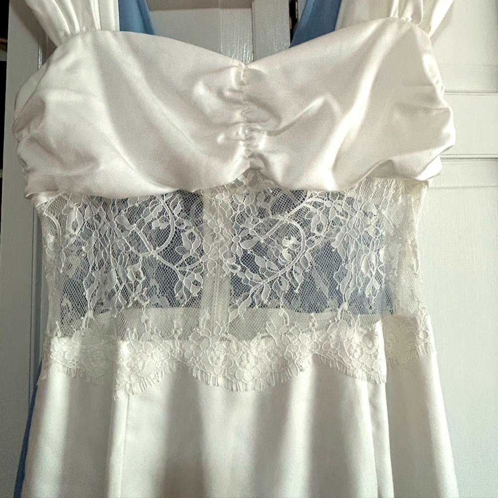 White lace dress